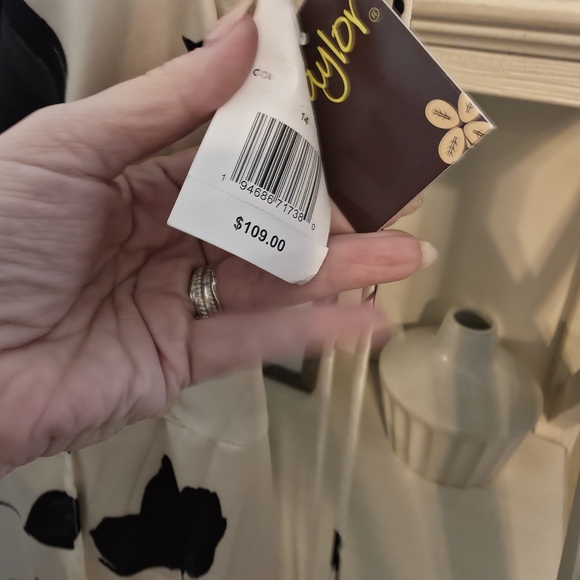 Black and White Floral Dress - Picture 4 of 9